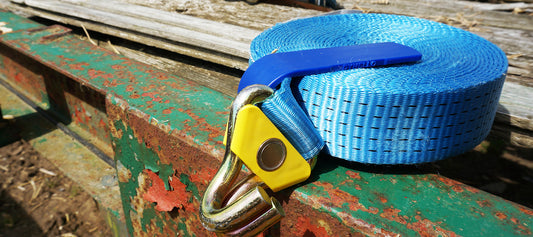 Magnet for lashing straps